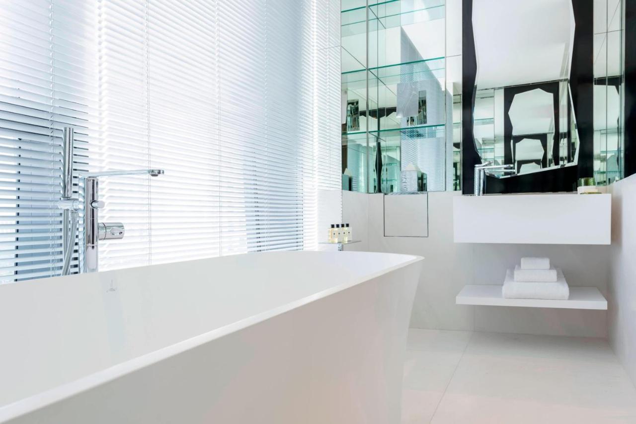 Deluxe Suite, Executive Lounge Access, 1 King,1350927040:JPEG