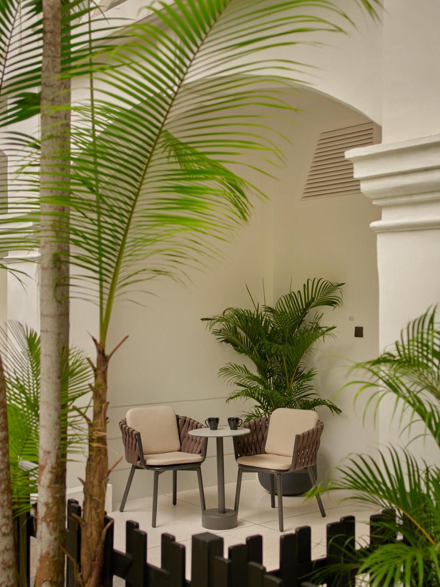 Couple Suite Direct Access to Pool