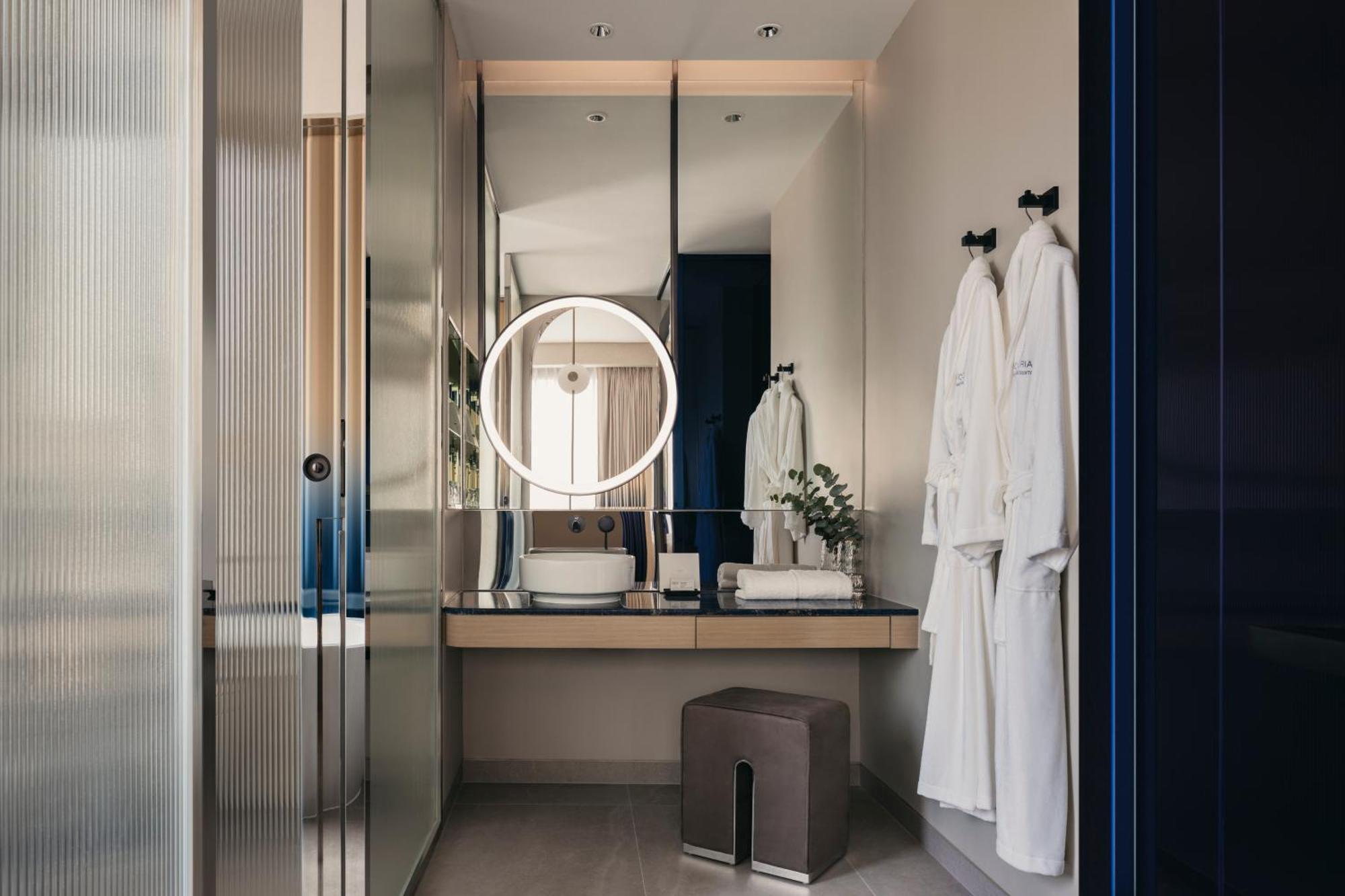 Suite King Club Benefits High Floor
