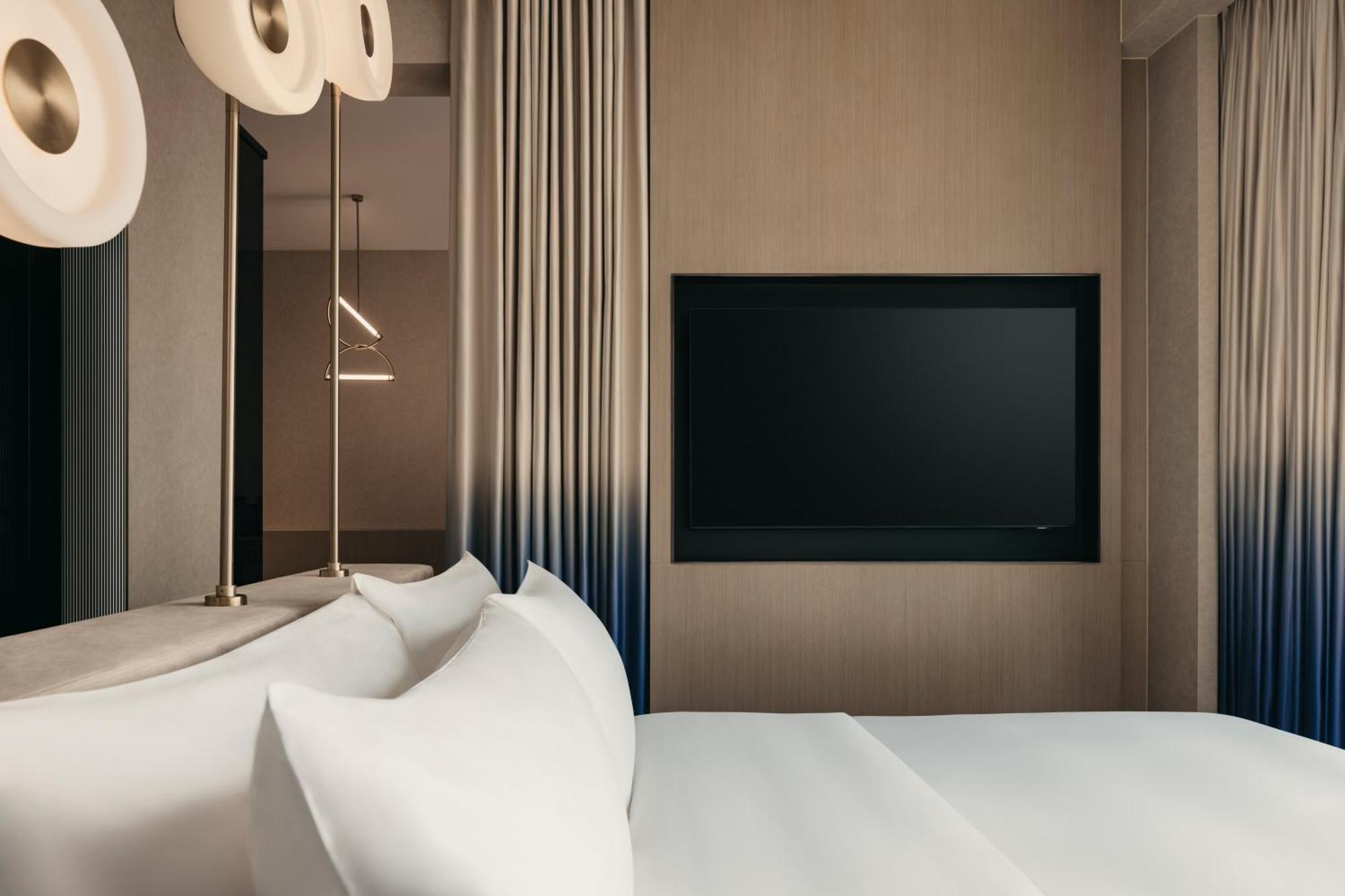 Suite King Club Benefits High Floor