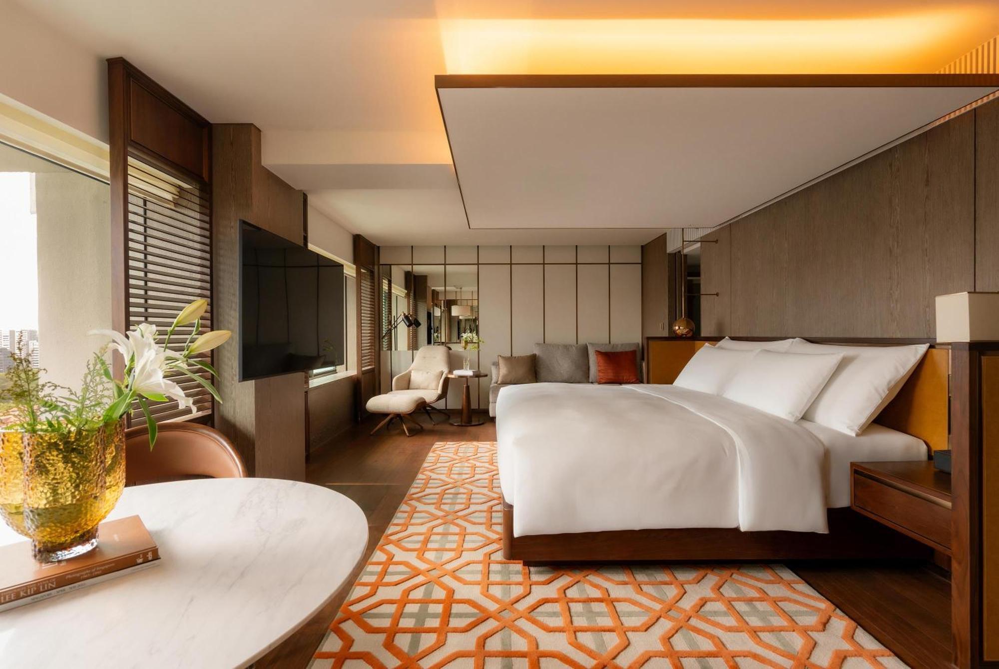 Deluxe King Room Club Access