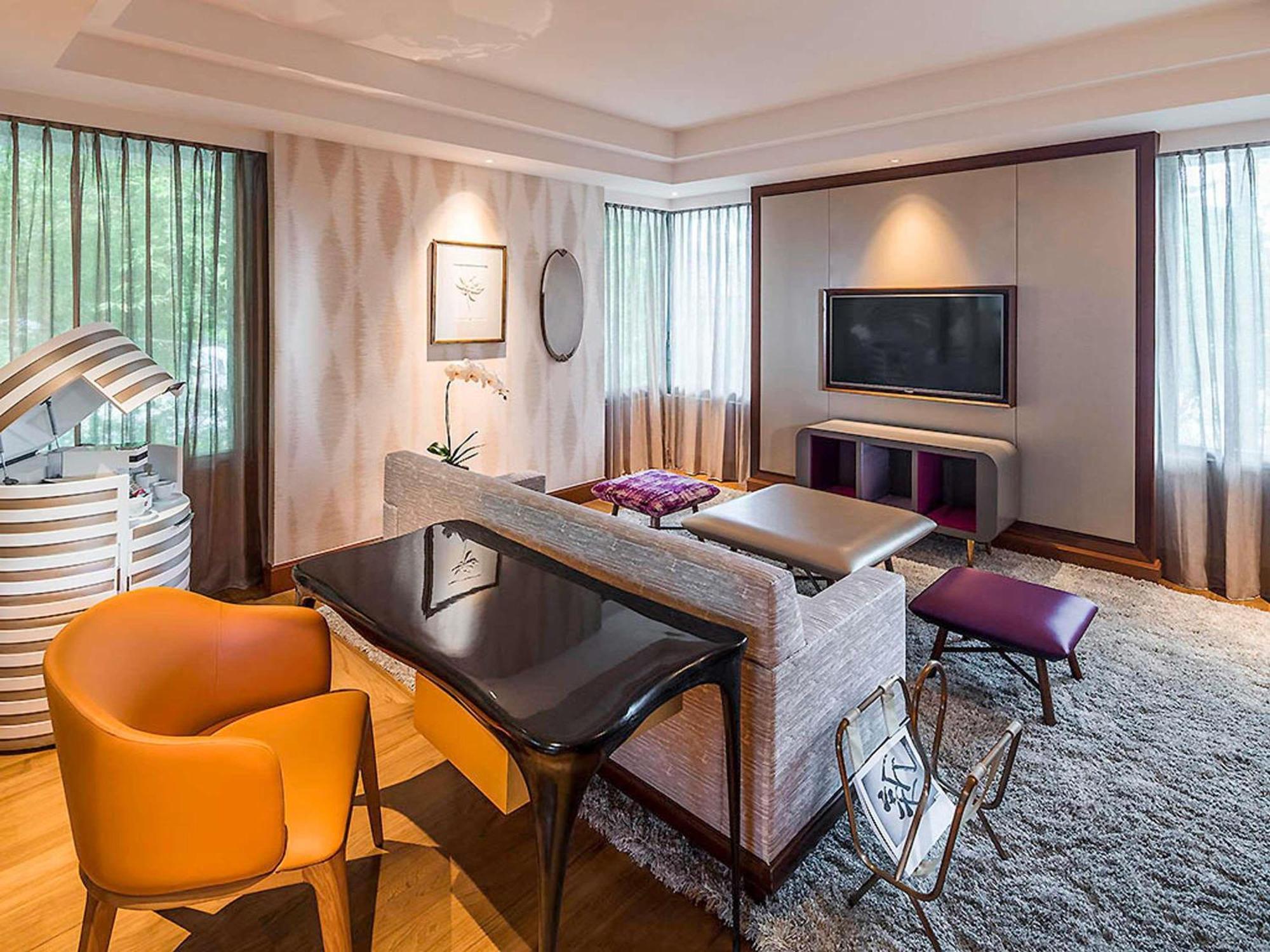 Prestige Suite (Separate Bedroom & Living Area), 1 King Size Bed