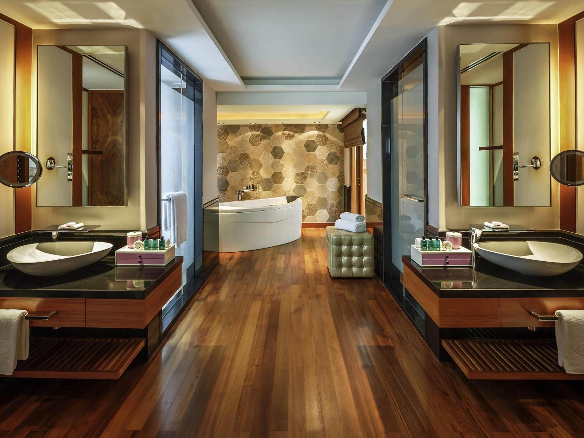 Villa du Jardin 1 King Size Bed & 2 Single Beds Private Pool